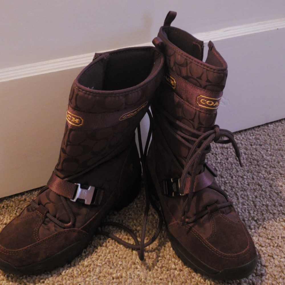 Snow boots